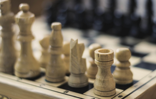 Шахматные фигуры из дерева