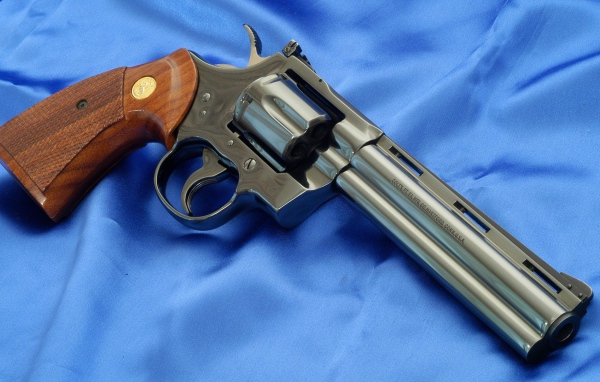 Револьвер Colt Python