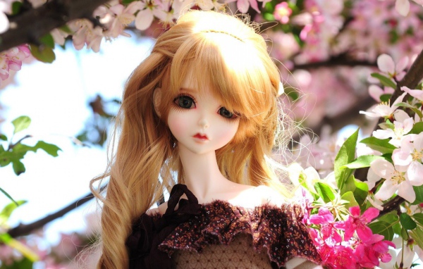 Кукла с грустным взглядом