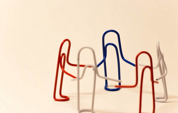 Дружба канцелярских скрепок