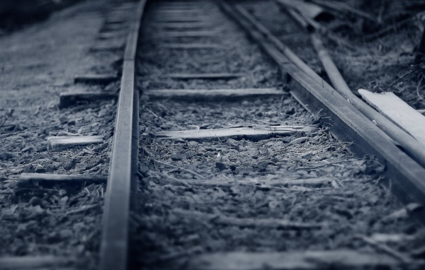 Серое фото железной дороги