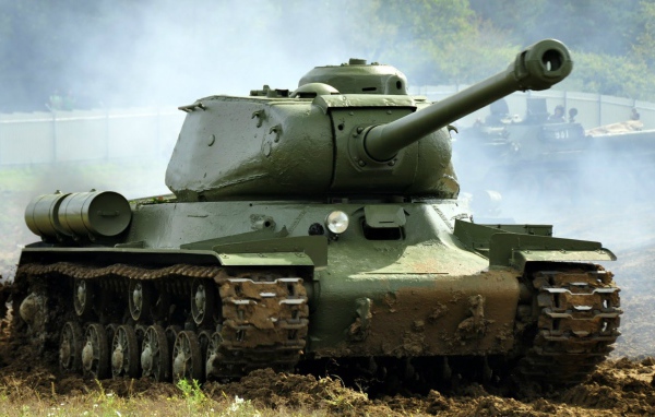 Тяжелый танк ИС-2 времен ВОВ