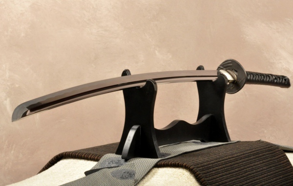 Меч катана на подставке