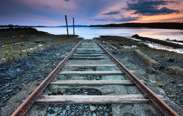 Железнодорожное полотно уход в воду