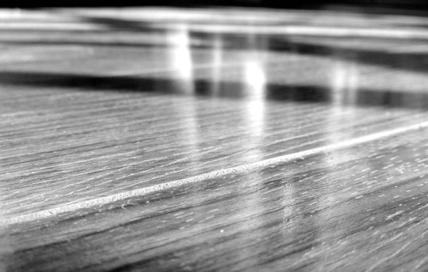 Блестящий деревянный пол