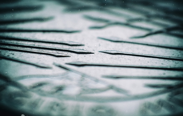 Копья направлены друг против друга