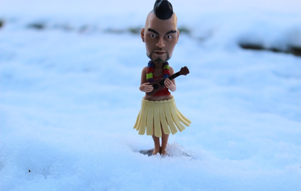 Статуэтка в виде мужчины с гитарой