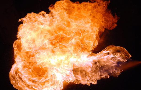 Пламя из огнемета