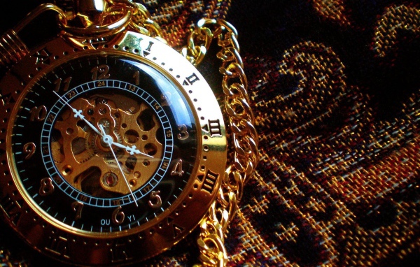 Часы на цепочке в стиле стимпанк