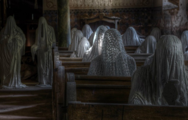Призраки в церкви