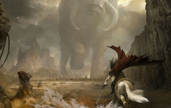 Огромный слон идет в атаку