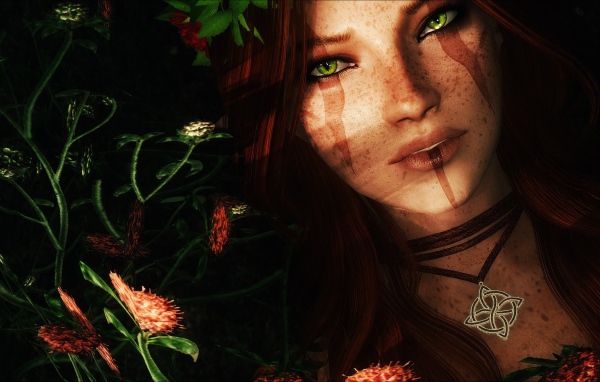 Колдунья с магическим кулоном на шее