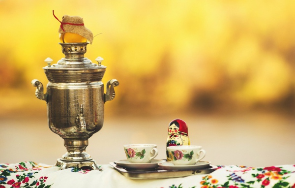 Чаепитие с русским самоваром