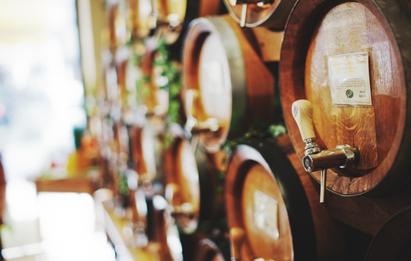 Бочки со старым вином