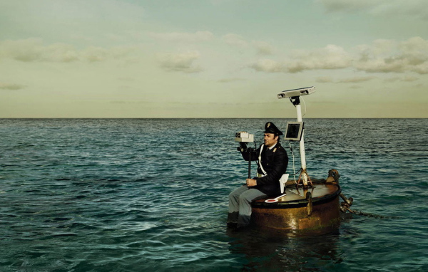 Капитан на трубе корабля