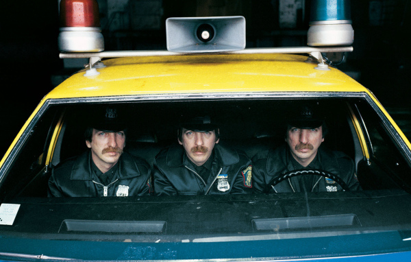 Три одинаковых полицейских