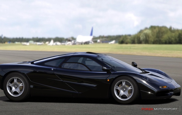 Авто на треке в игре Forza Motorsport