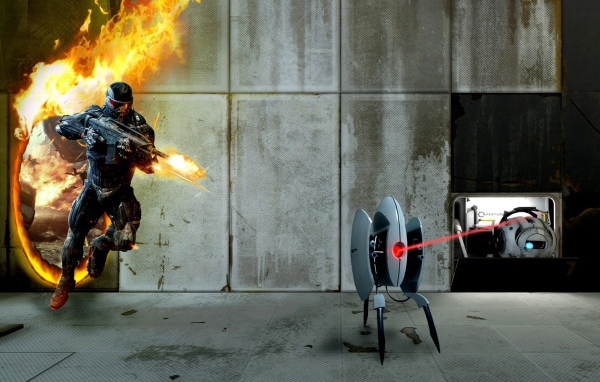 Солдат атакует лазерного робота в игре Портал 2