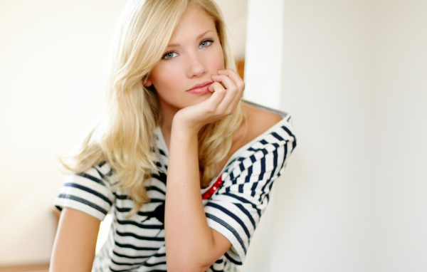 Модель блондинка Берит Баркланд