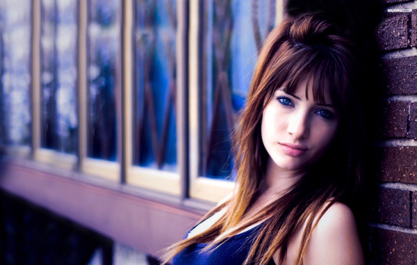 Голубоглазая шатенка Сьюзен Коффи