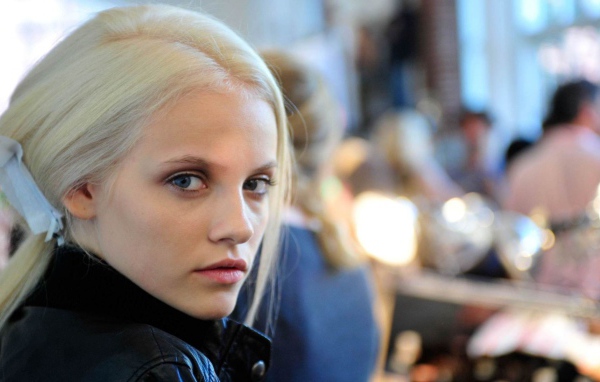 Блондинка модель Гинта Лупина