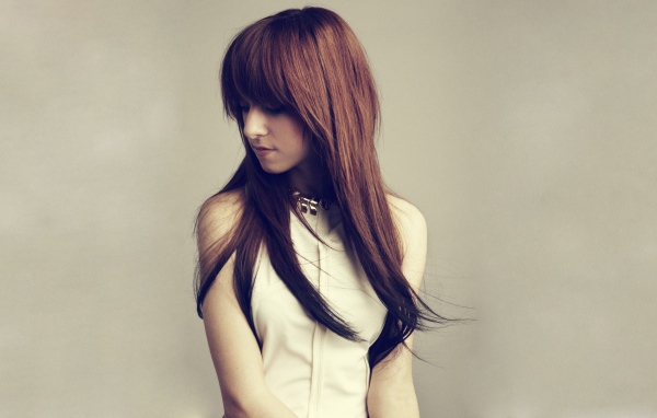 Длинноволосая модель Кристина Гримми