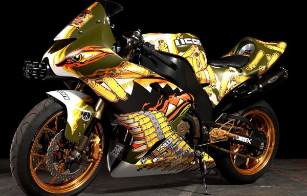 Яркий мотоцикл Хонда
