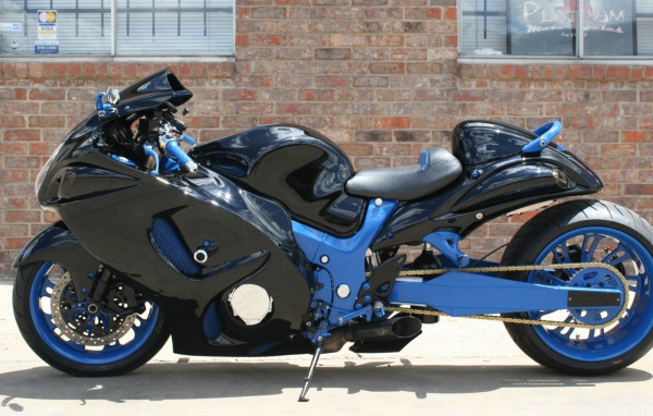 Синий спортивный Suzuki Hayabusa