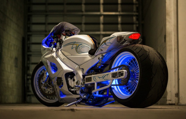 Гоночный мотоцикл Suzuki GSX-R1000