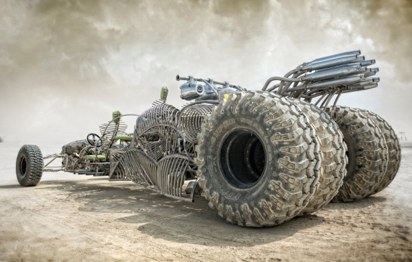 Автомобиль из фильма Безумный Макс 4 Дорога ярости