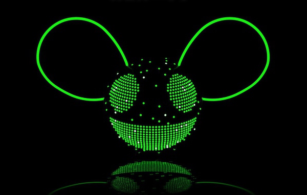 Зеленый диджей deadmau5