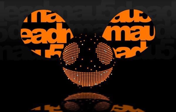 Оранжевый диджей deadmau5