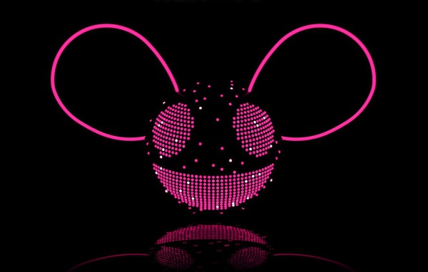 Розовый диджей deadmau5