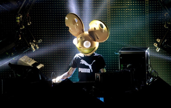 Модный канадский диджей deadmau5