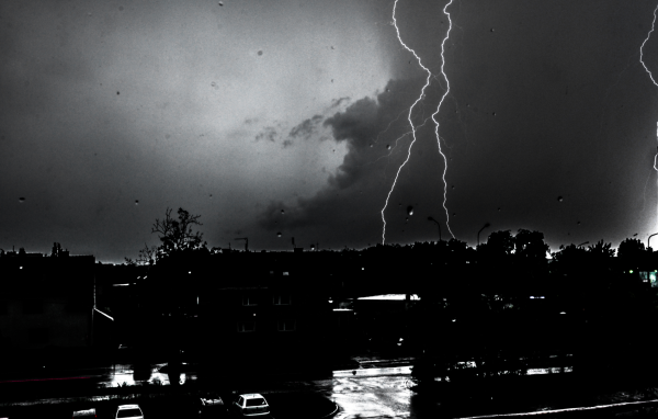 Черно белое фото грозы