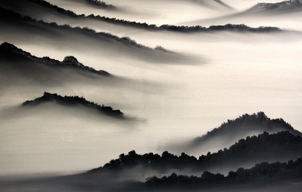 Холмы в густом тумане