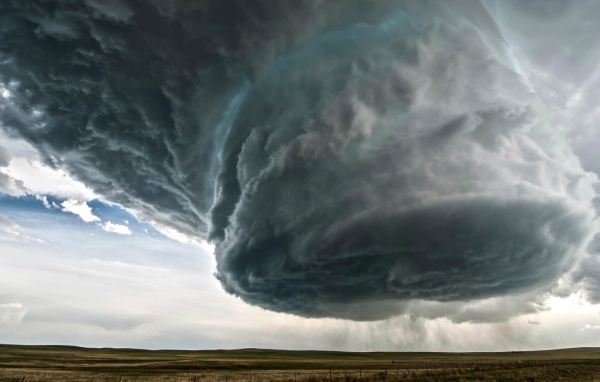 Пугающее грозовое облако