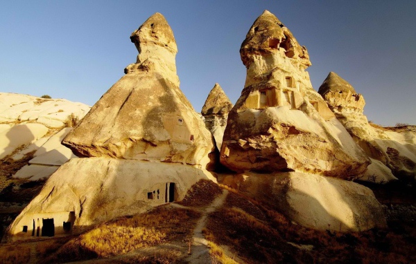 Жилые дома в скалах