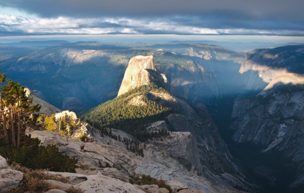 Горы освещенные солнцем