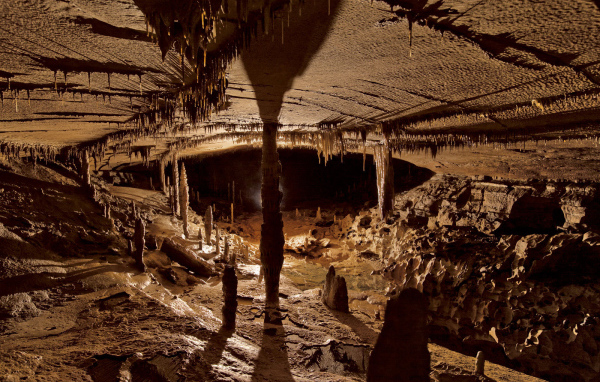 Пещерные сталактиты