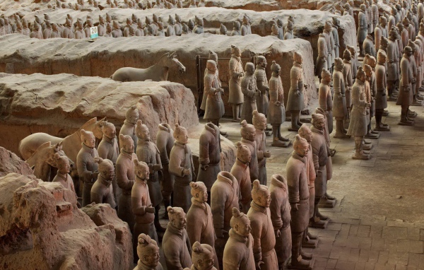 Глиняные фигуры воинов