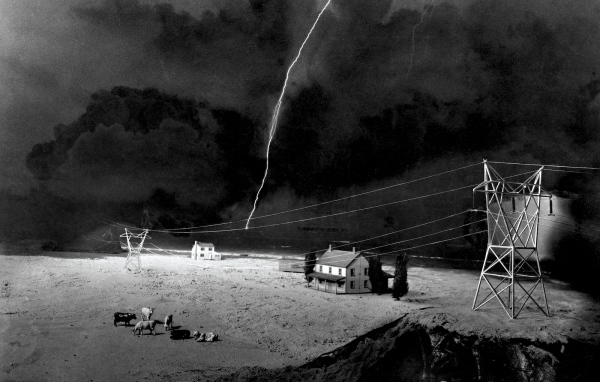 Молния ударила в провода