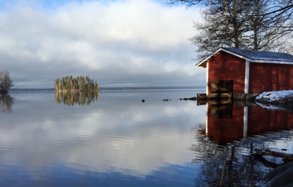 Весеннее половодье на реке