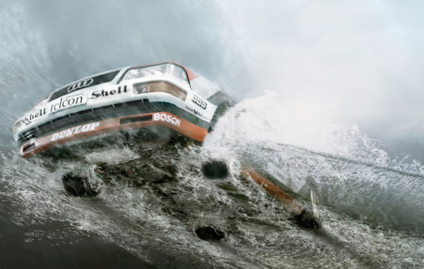 Катер на вершине волны