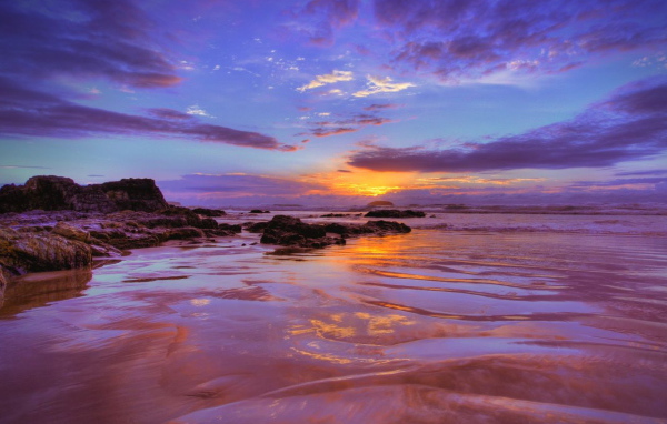 Красная вода на закате