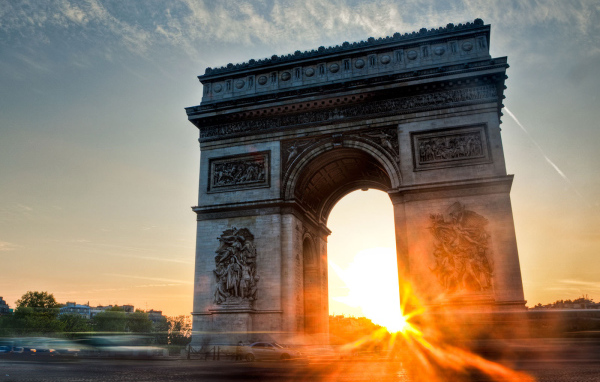 Солнце в триумфальной арке