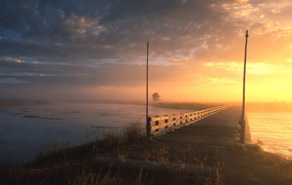 Деревянный Мост на закате