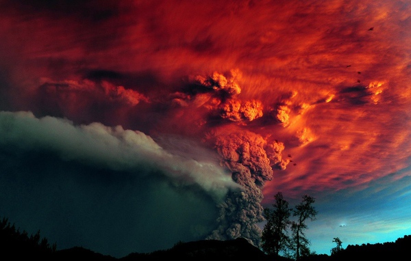 Мощное извержение вулканического пепла