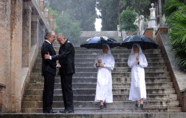 Монахи под дождем