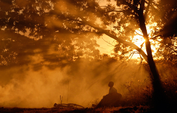 Человек с велосипедом